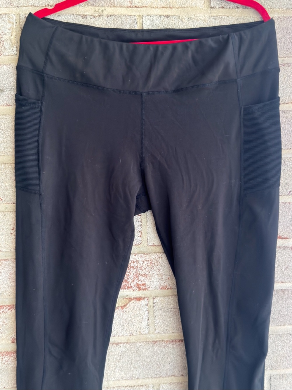 Black High-Waist Leggings with Side Phone Pockets